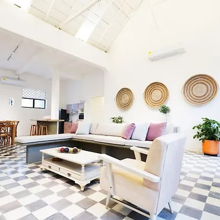 Casa Bruna, Aldaba Selection