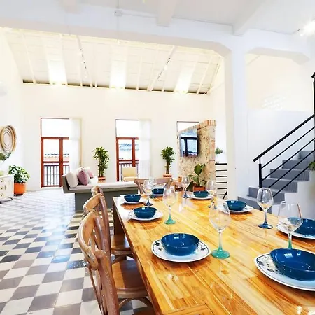 Casa Bruna, Aldaba Selection