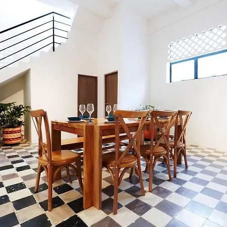 Casa Bruna, Aldaba Selection