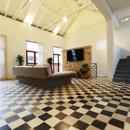 Casa Bruna, Aldaba Selection
